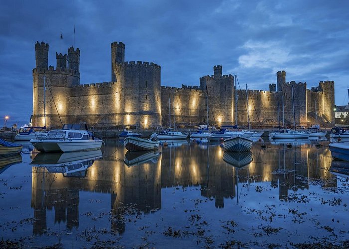 Caernarfon Castle Private Walking Tour of the Town Walls